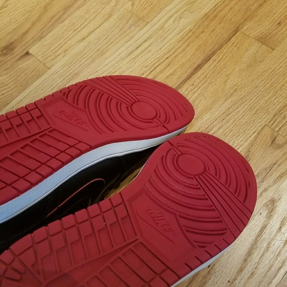 Jordan 1 Retro Mid Black/Red/White - Picture 6 of 7